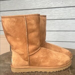 UGG Chestnut Suede class classic short boot S/N 5825 women’s size 10